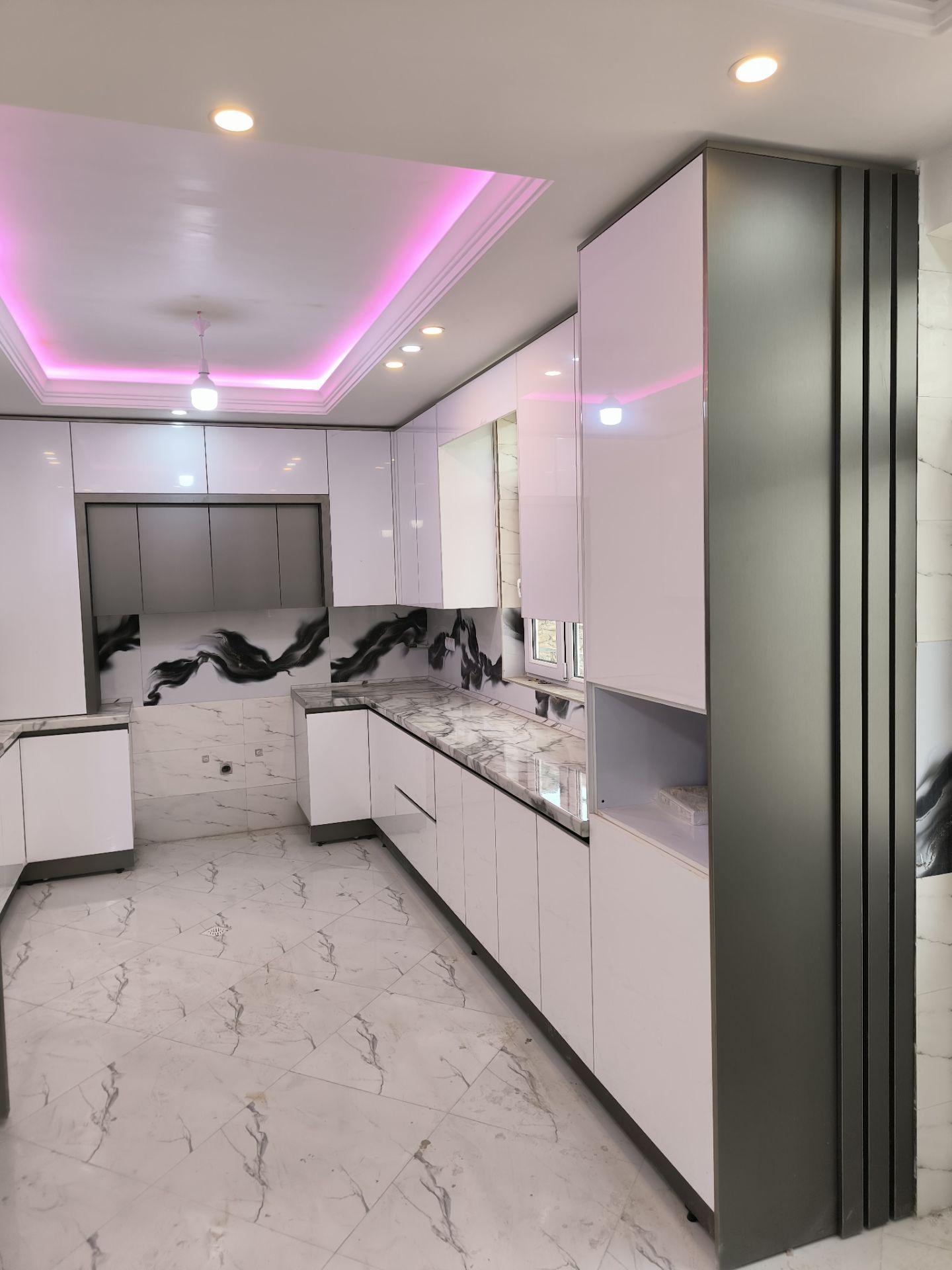 Image gallery marquee