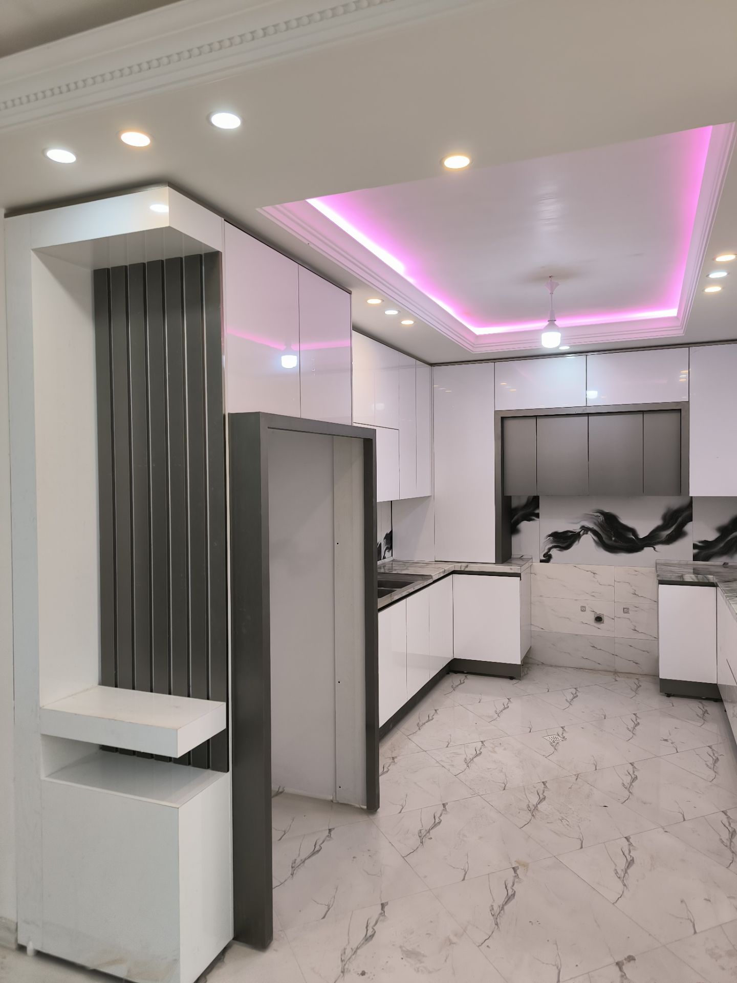 Image gallery marquee