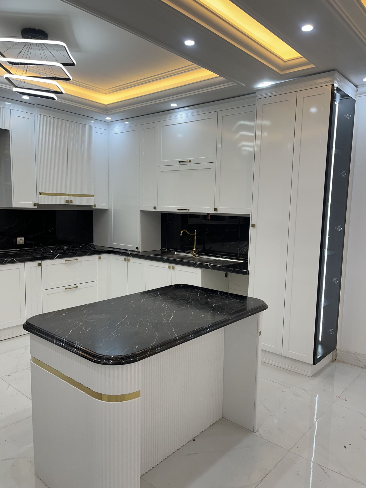 Image gallery marquee